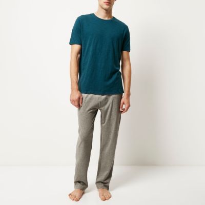 Green t-shirt and bottoms pyjama set
